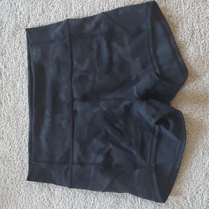 Lululemon black camo 2" shorts